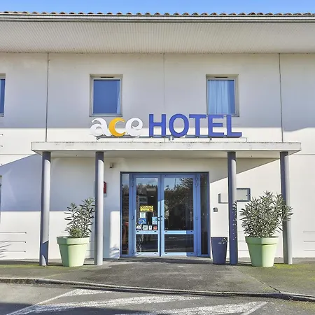 ホテル Ace Vendee Saint Hermine 3*